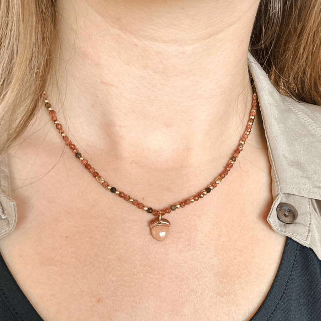 Collier à perles : marron pailletté 